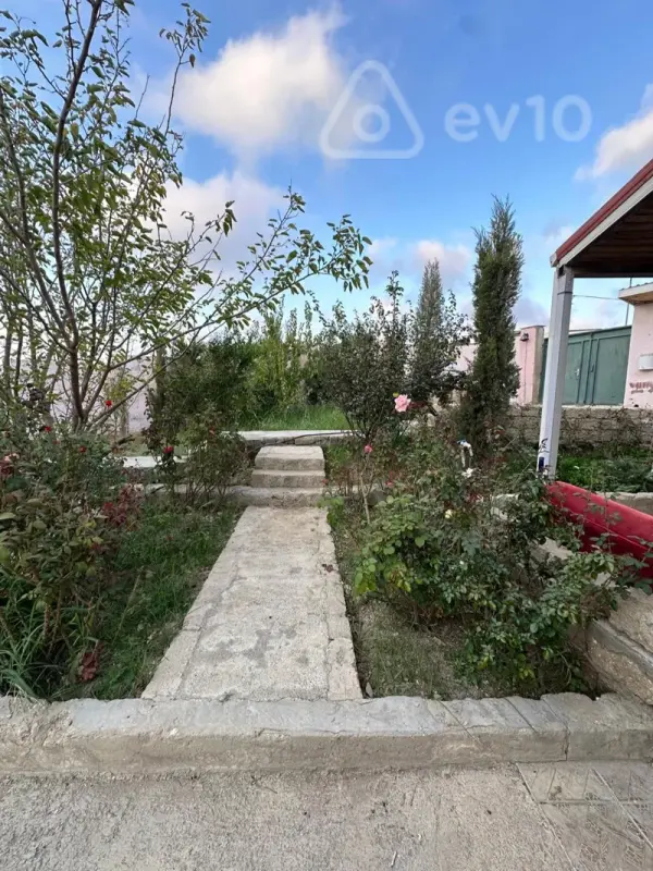 Kirayə verilir 2 otaqlı həyət evi 100 m²