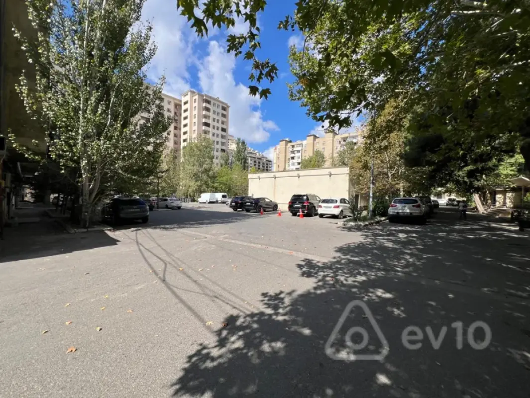 Satılır 3 otaqlı köhnə tikili 80 m²
