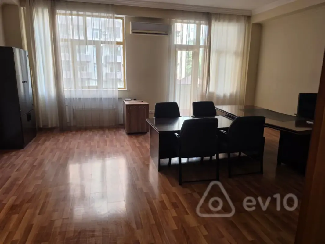 Kirayə verilir mənzil 190 m²