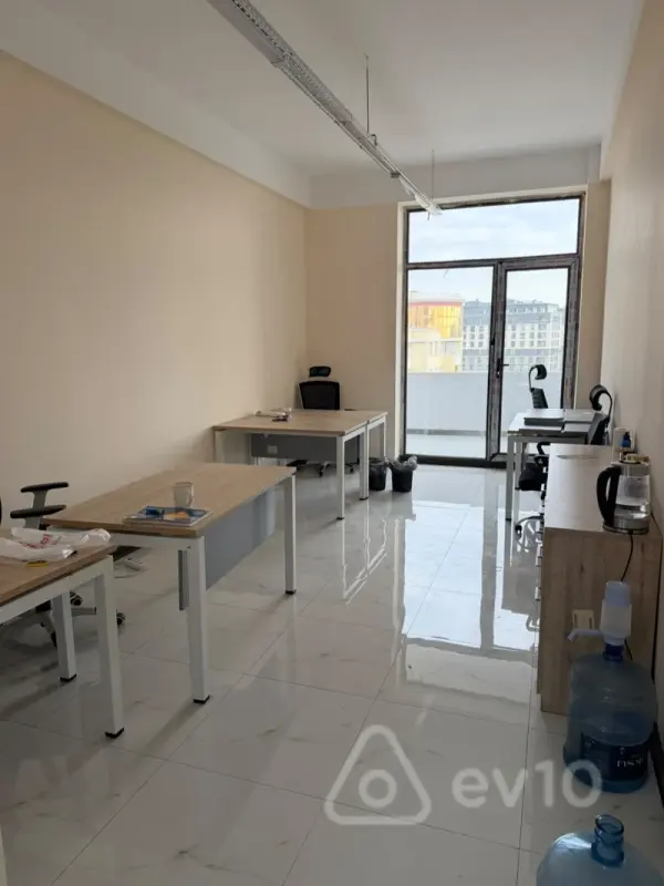 Kirayə verilir 2 otaqlı ofis 38 m²
