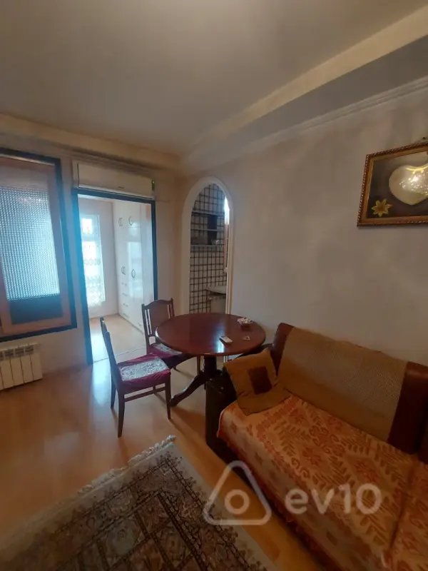 Satılır 2 otaqlı köhnə tikili 38 m²