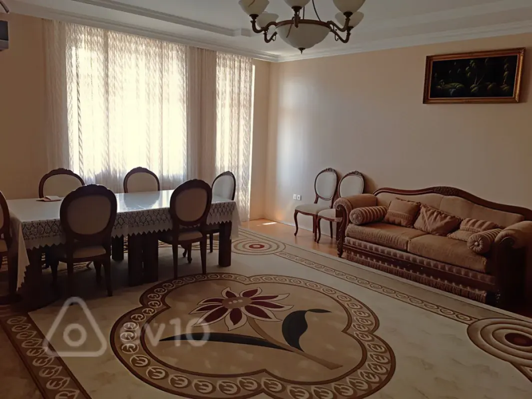 Kirayə verilir 3 otaqlı yeni tikili 130 m²