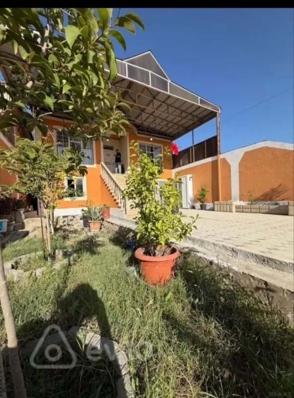 Satılır 7 otaqlı həyət evi 185 m²