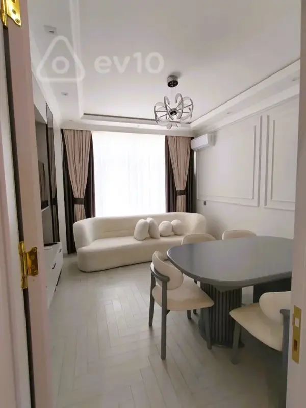 Kirayə verilir 2 otaqlı yeni tikili 68 m²