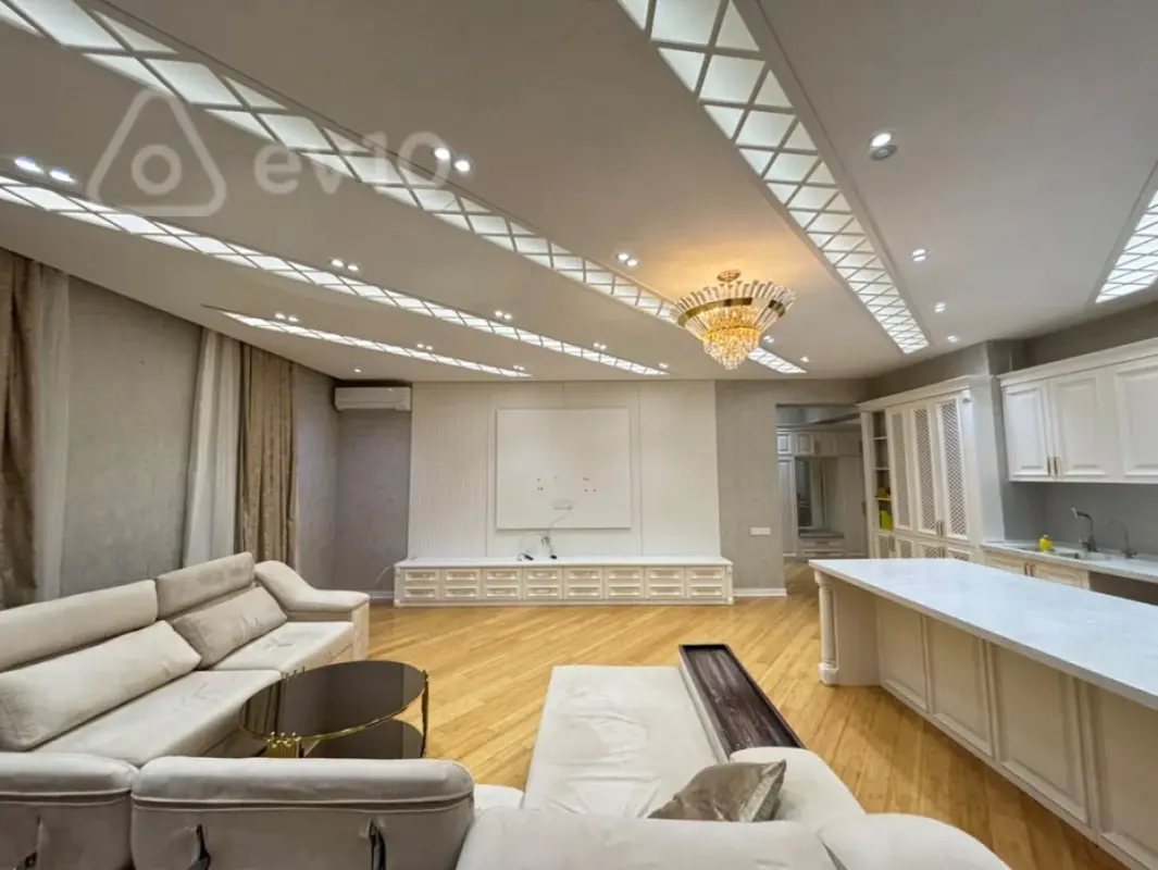 Kirayə verilir 3 otaqlı yeni tikili 160 m²