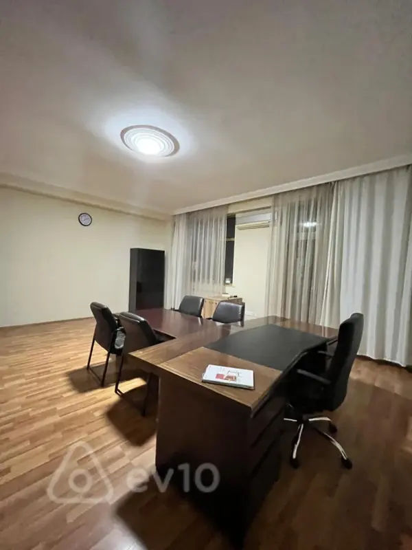 Kirayə verilir 5 otaqlı ofis 180 m²