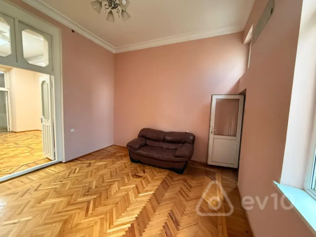Kirayə verilir 3 otaqlı köhnə tikili 85 m²