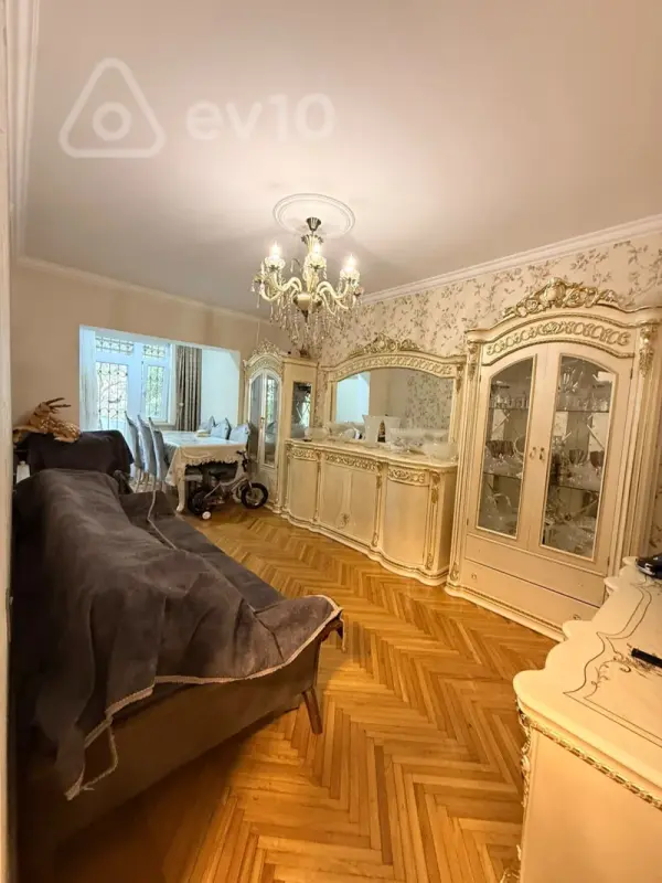 Satılır 2 otaqlı köhnə tikili 70 m²
