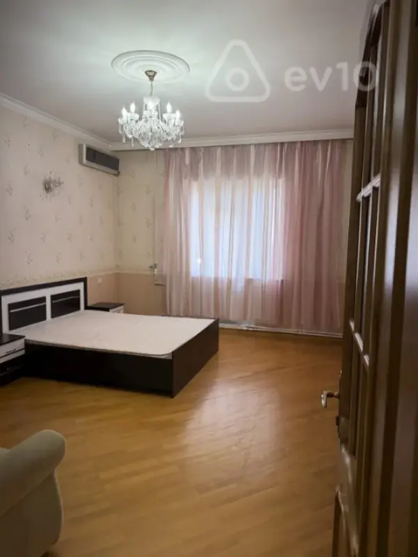 Kirayə verilir 3 otaqlı yeni tikili 170 m²