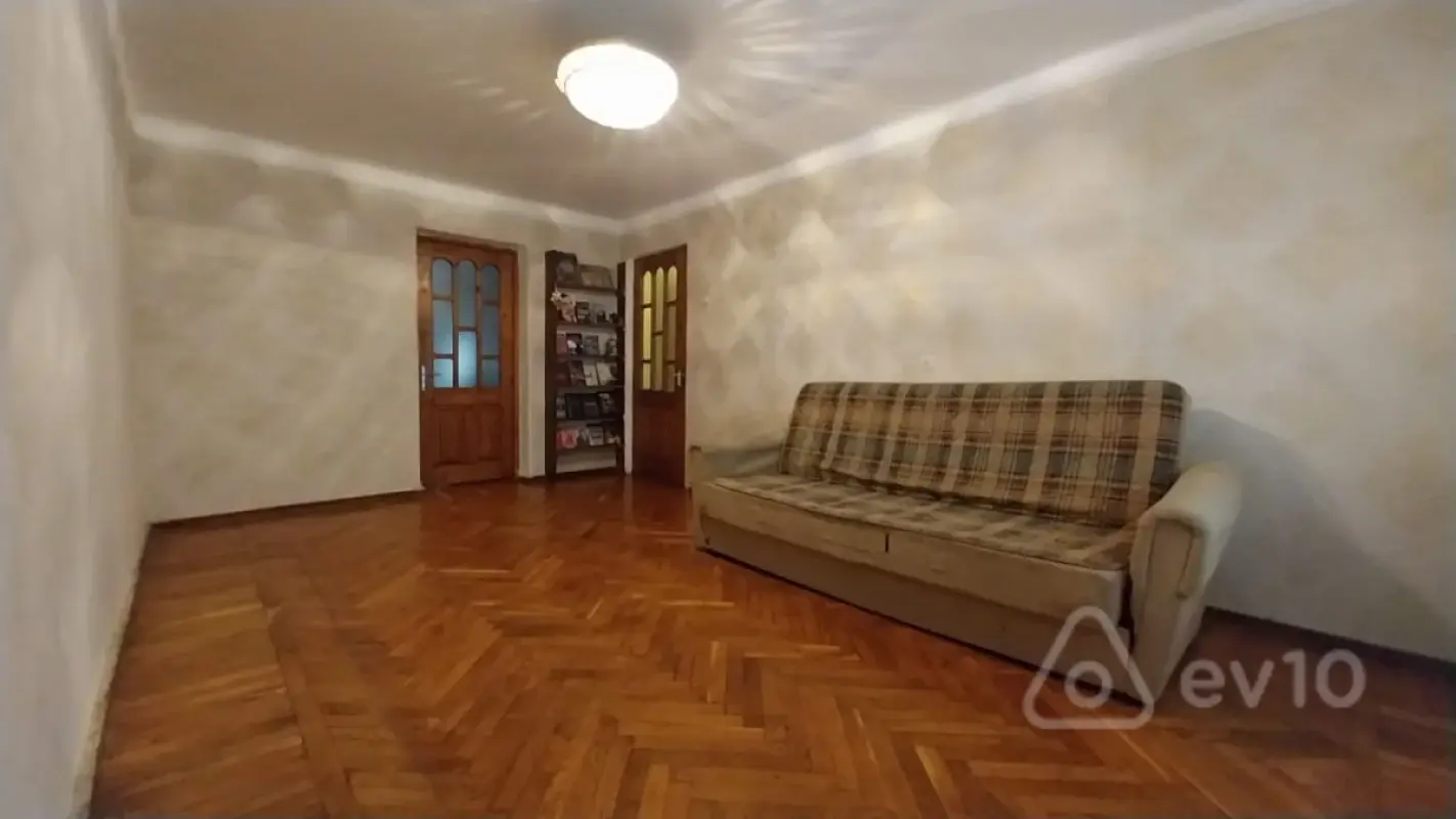Satılır 3 otaqlı köhnə tikili 75 m²