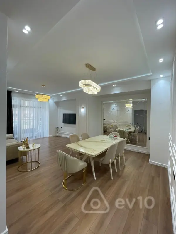 Kirayə verilir 3 otaqlı yeni tikili 140 m²