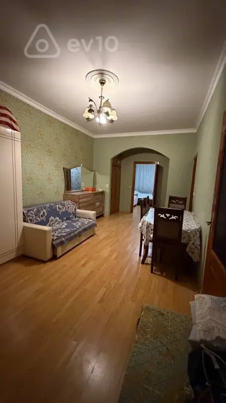Kirayə verilir 2 otaqlı köhnə tikili 65 m²
