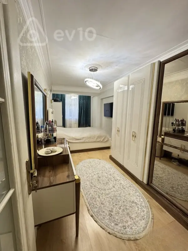 Satılır 3 otaqlı köhnə tikili 100 m²