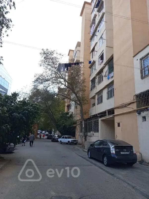 Satılır 2 otaqlı köhnə tikili 50 m²