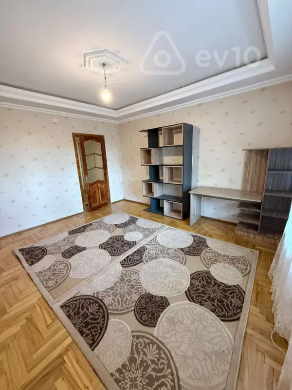 Kirayə verilir 3 otaqlı köhnə tikili 80 m²