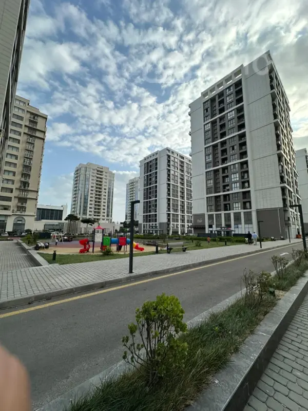 Satılır 4 otaqlı yeni tikili 175 m²