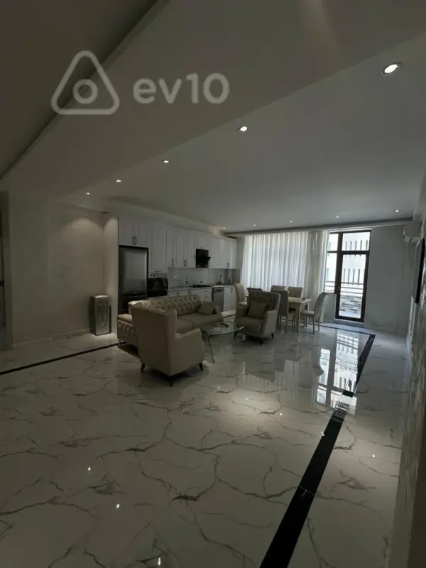 Kirayə verilir 5 otaqlı yeni tikili 250 m²