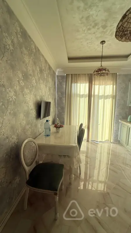 Kirayə verilir 3 otaqlı yeni tikili 152 m²