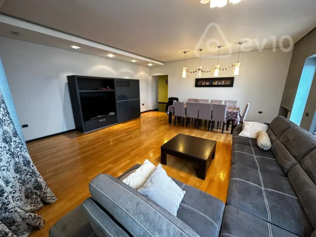 Kirayə verilir 4 otaqlı yeni tikili 198 m²