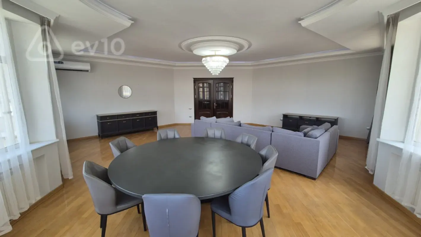 Kirayə verilir 3 otaqlı yeni tikili 157.1 m²
