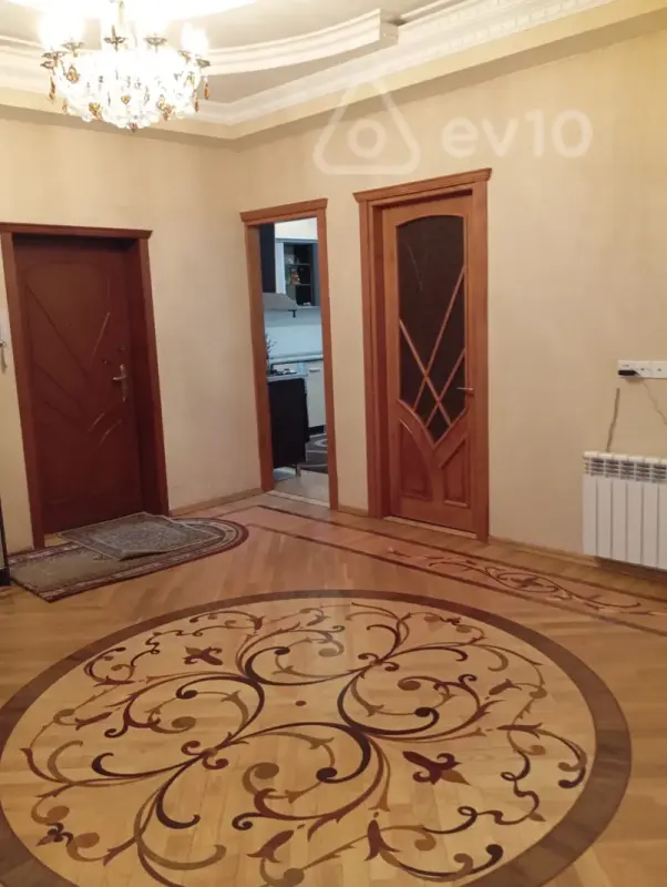 Kirayə verilir 3 otaqlı yeni tikili 140 m²
