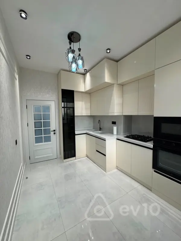 Kirayə verilir 2 otaqlı yeni tikili 80 m²