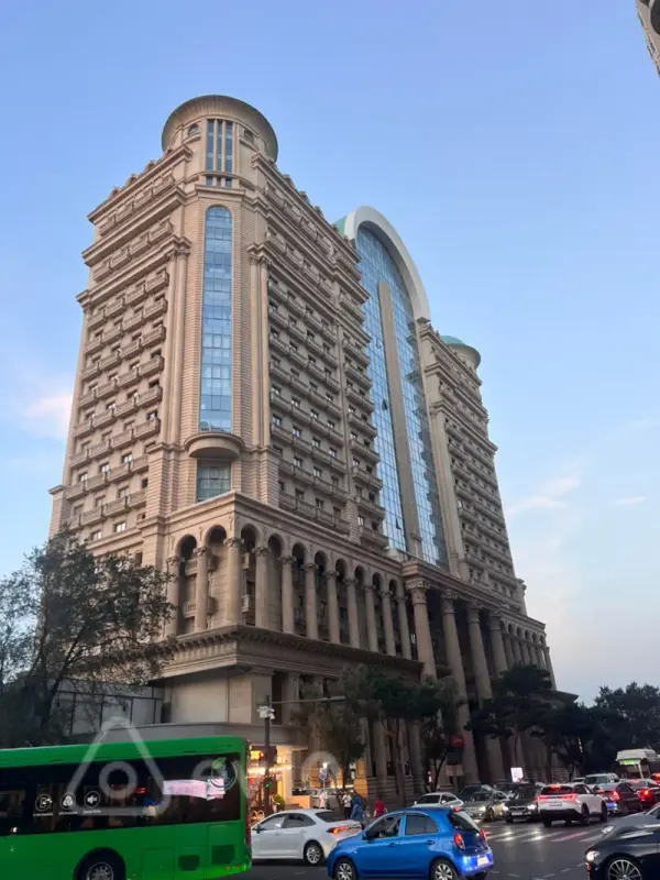 Kirayə verilir 4 otaqlı yeni tikili 180 m²
