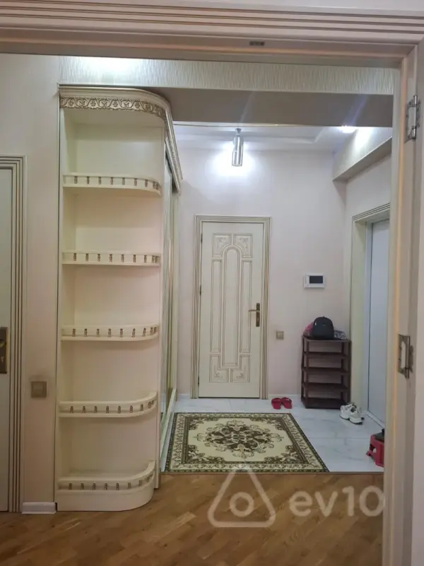 Kirayə verilir 3 otaqlı yeni tikili 85 m²
