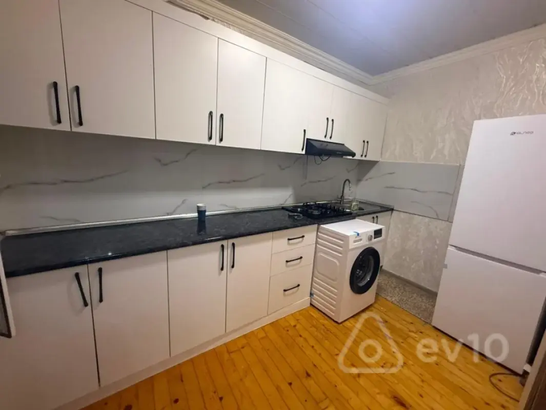 Kirayə verilir 370 otaqlı həyət evi 90 m²