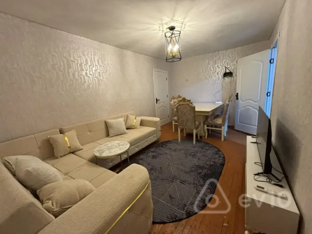 Kirayə verilir 2 otaqlı köhnə tikili 75 m²