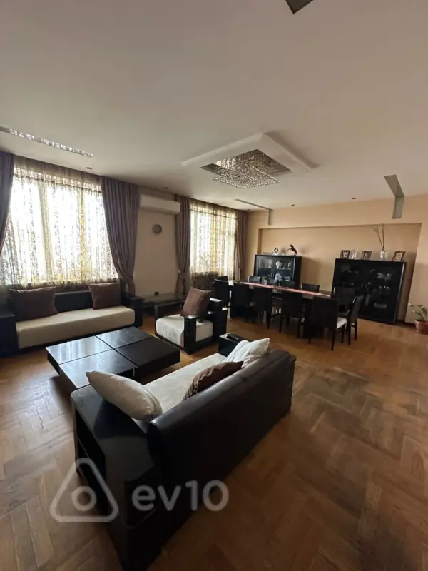 Kirayə verilir 3 otaqlı yeni tikili 156 m²
