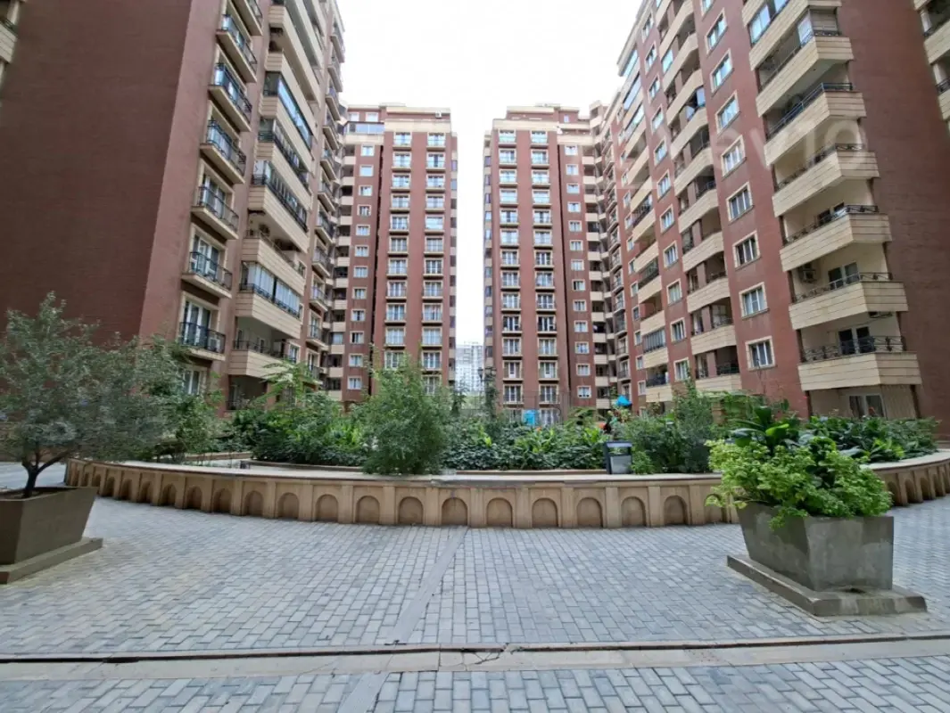 Kirayə verilir 3 otaqlı yeni tikili 150 m²