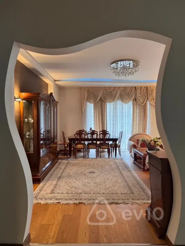 Kirayə verilir 3 otaqlı yeni tikili 130 m²