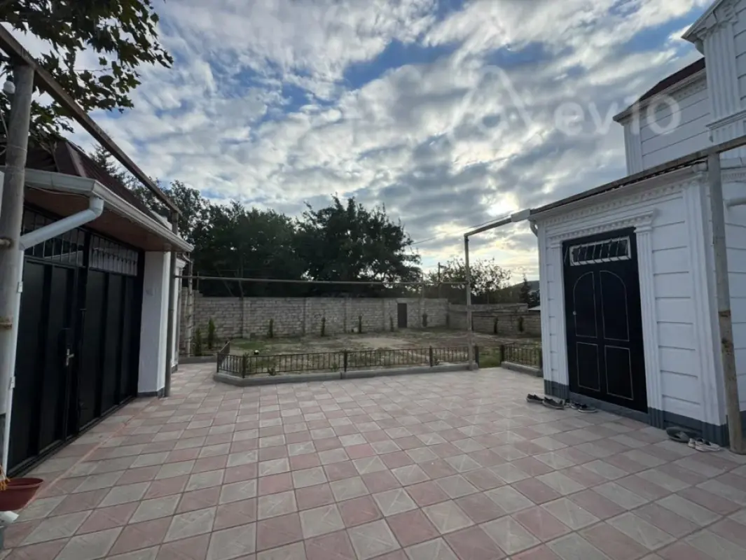 Satılır 4 otaqlı həyət evi 185 m²