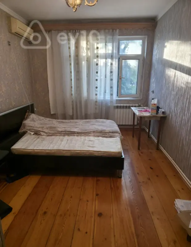 Kirayə verilir 2 otaqlı köhnə tikili 65 m²