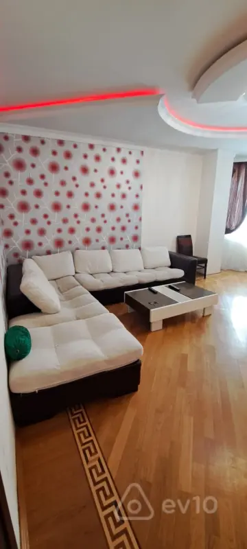 Kirayə verilir 3 otaqlı yeni tikili 1110 m²