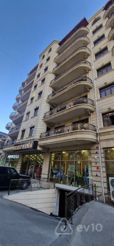 Kirayə verilir 3 otaqlı yeni tikili 140 m²