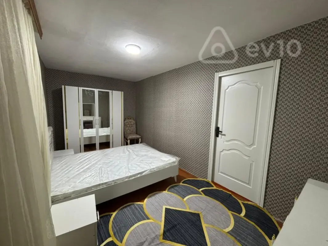 Kirayə verilir 2 otaqlı köhnə tikili 60 m²
