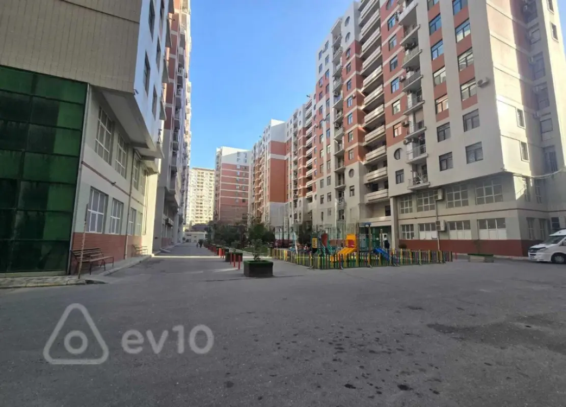 Satılır 3 otaqlı yeni tikili 130 m²