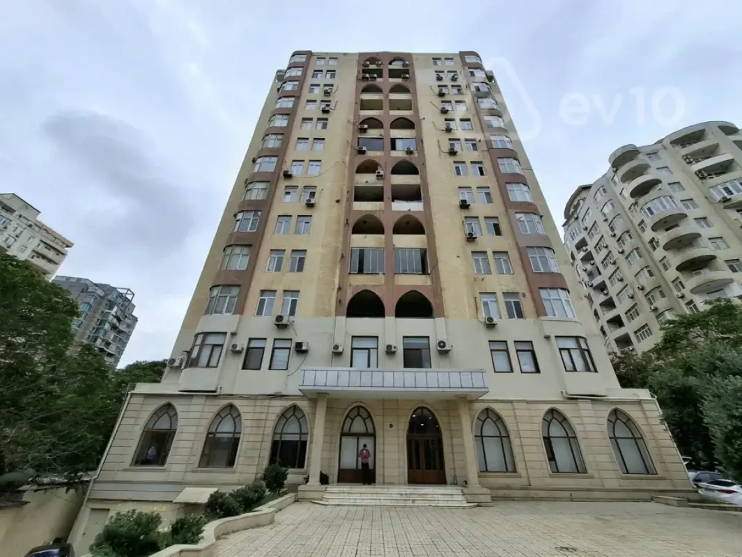 Kirayə verilir 3 otaqlı yeni tikili 120 m²