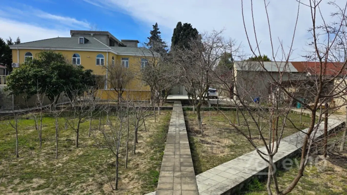 Satılır 5 otaqlı həyət evi 182 m²