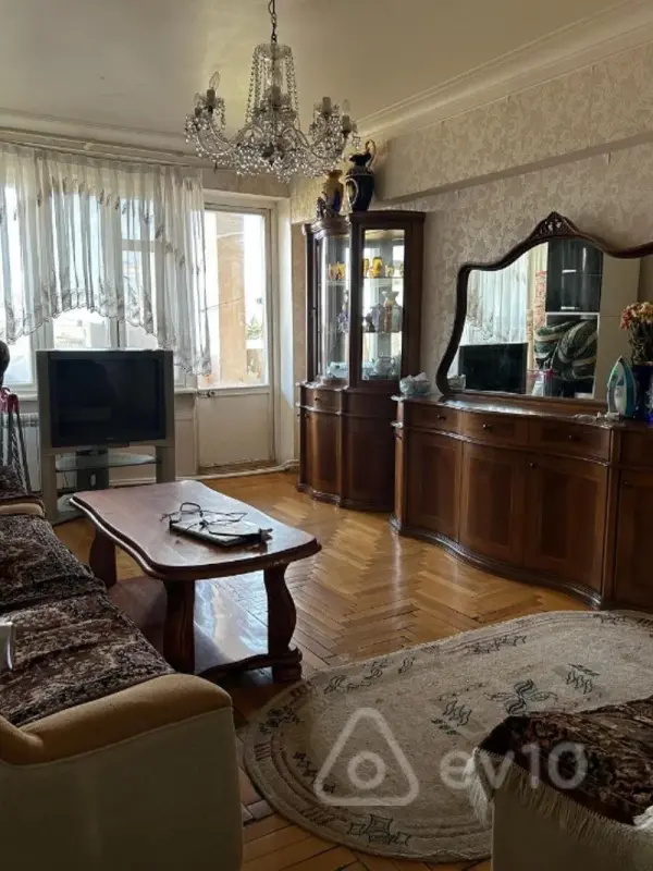 Satılır 4 otaqlı köhnə tikili 100 m²