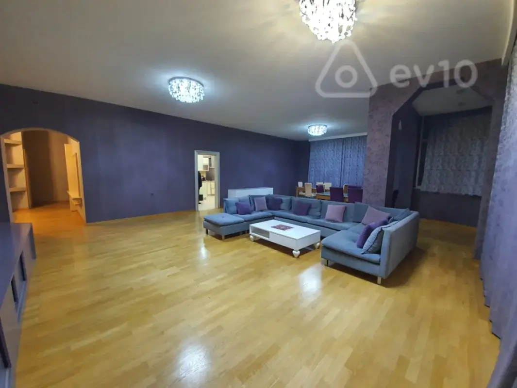 Kirayə verilir 4 otaqlı yeni tikili 220 m²