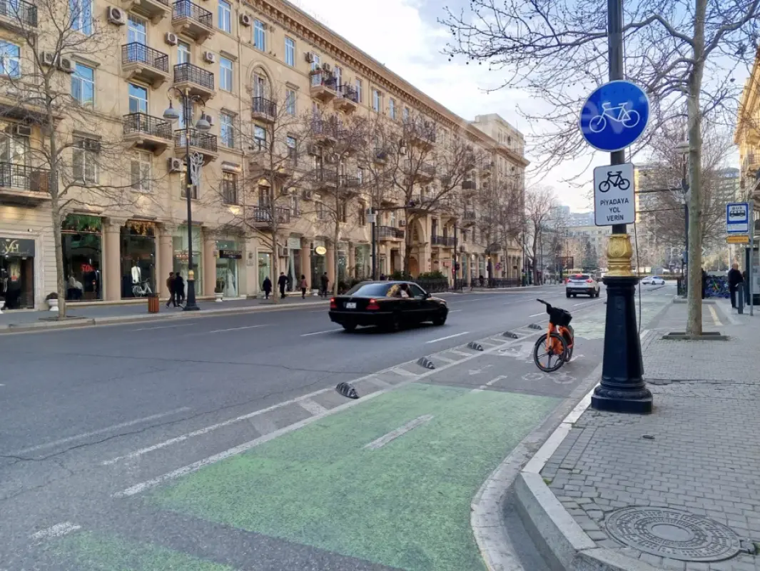 Kirayə verilir 4 otaqlı köhnə tikili 100 m²