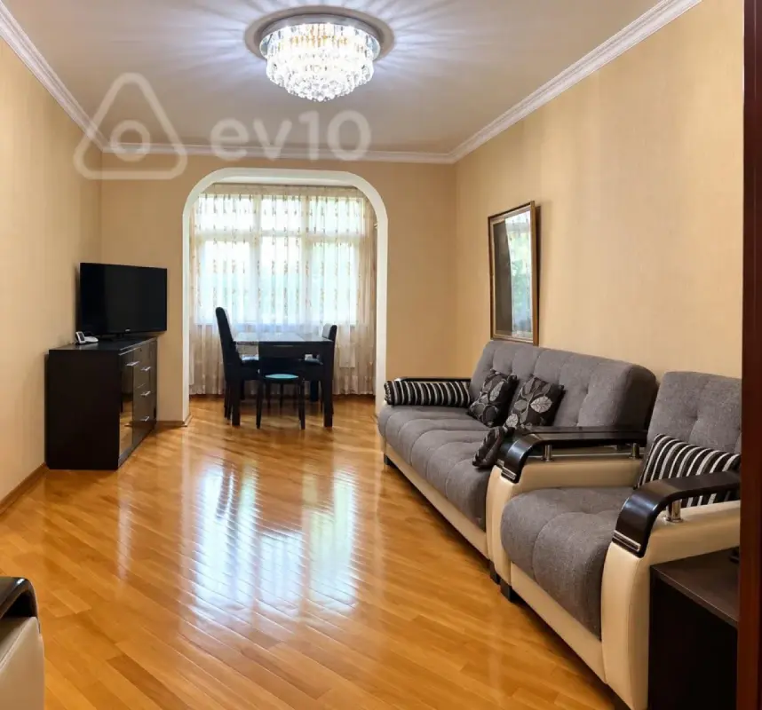 Kirayə verilir 2 otaqlı köhnə tikili 60 m²