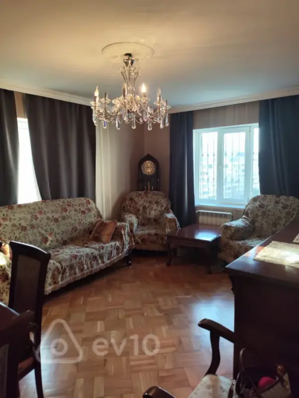 Kirayə verilir 2 otaqlı köhnə tikili 55 m²