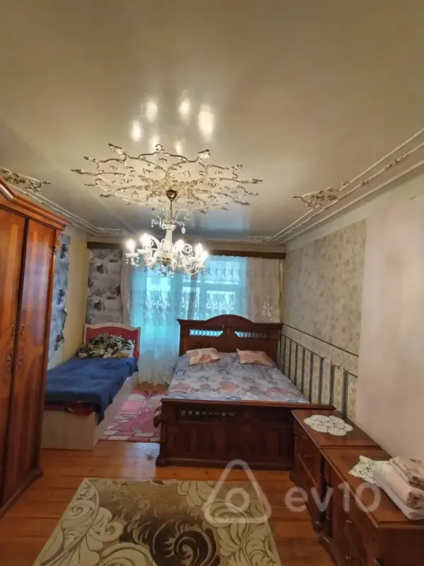 Kirayə verilir 3 otaqlı köhnə tikili 150 m²