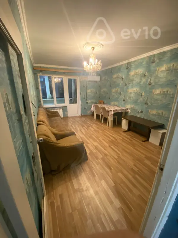 Kirayə verilir 4 otaqlı köhnə tikili 90 m²