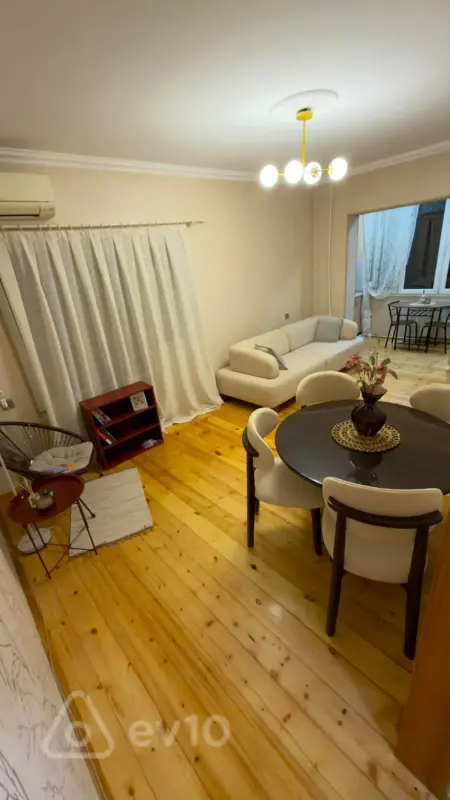 Kirayə verilir 2 otaqlı köhnə tikili 45 m²