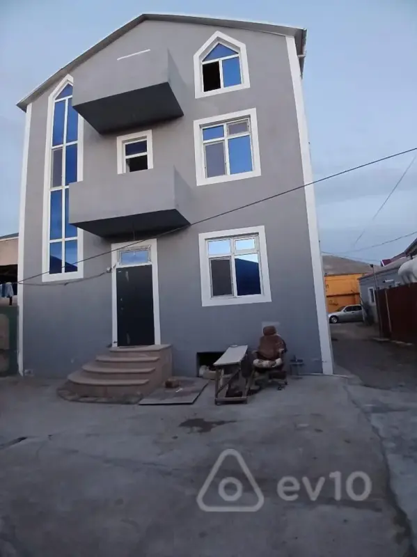 Kirayə verilir 6 otaqlı həyət evi 200 m²